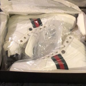 Men’s Gucci Sneakers hi top. Size 9.5. White